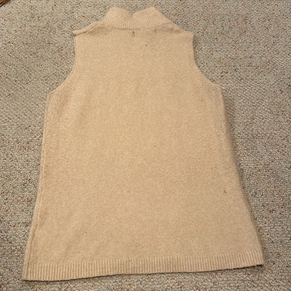 Tahari Creamy Turtleneck🔥 - Picture 5 of 6